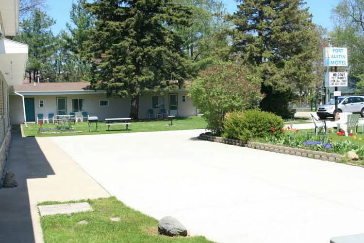 Bel-Air Apartment Motel (Port Austin Motel) - Real Estate Listing (newer photo)